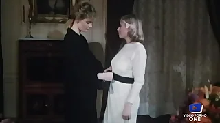 Trois blondes coquines &agrave; numbed recherche du plaisir